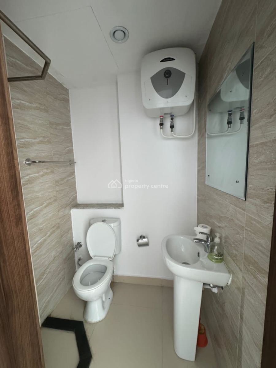 Well Built 2bedroom Apartment with Bq, Lekki Phase 1, Lekki, Lagos, Flat / Apartment for Rent