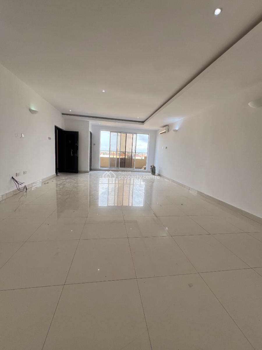 Well Built 3 Bedroom Apartment with Bq, Lekki Phase 1, Lekki, Lagos, Flat / Apartment for Rent