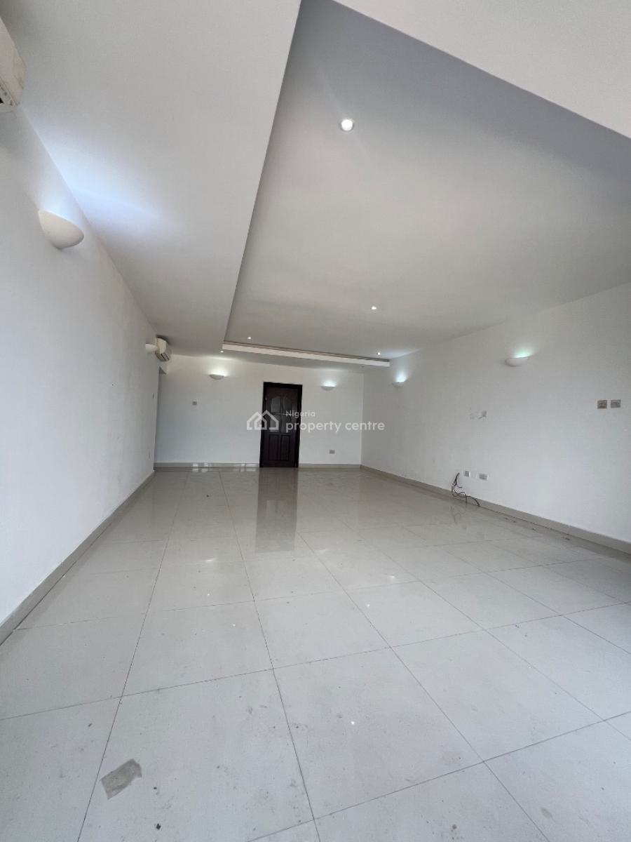 Well Built 3 Bedroom Apartment with Bq, Lekki Phase 1, Lekki, Lagos, Flat / Apartment for Rent