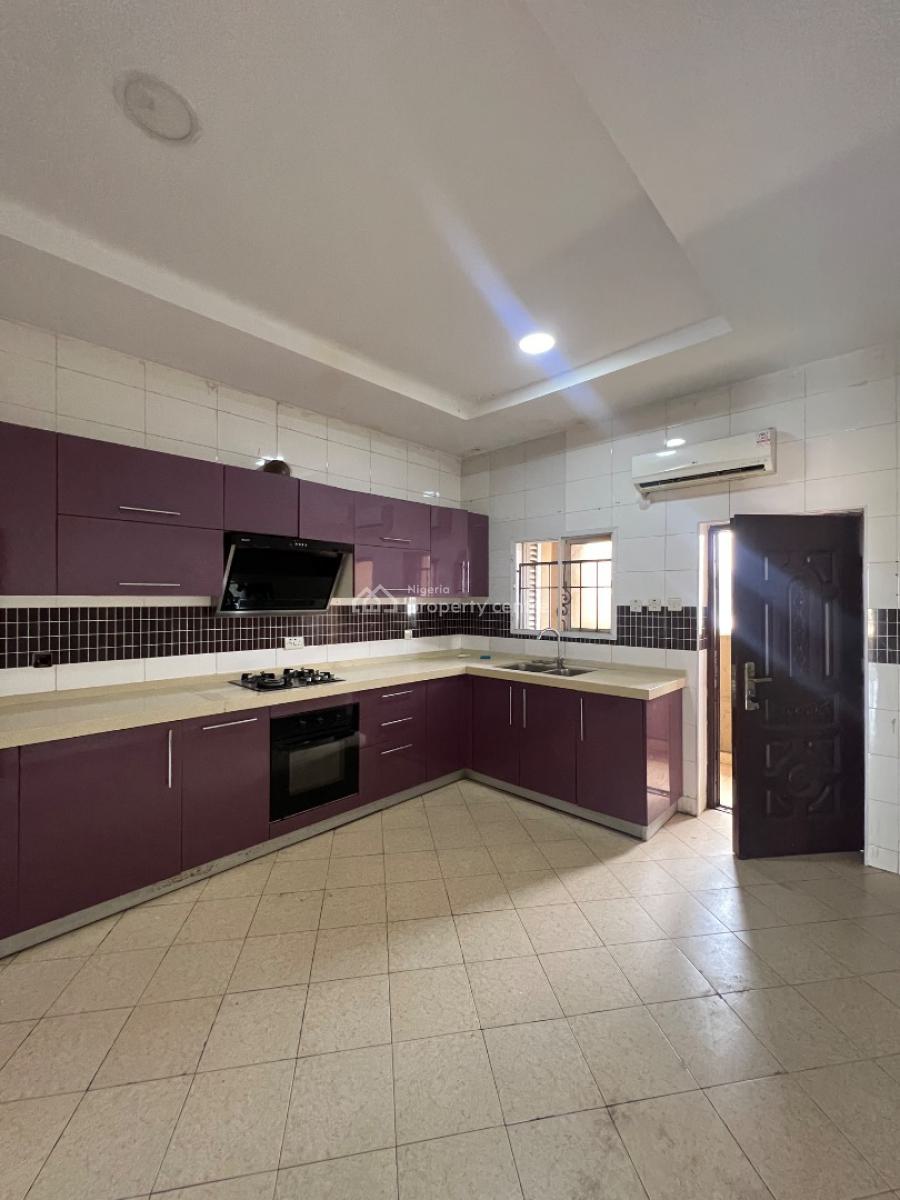 Well Built 3 Bedroom Apartment with Bq, Lekki Phase 1, Lekki, Lagos, Flat / Apartment for Rent