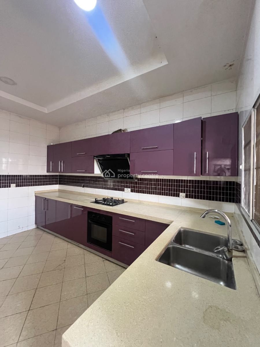 Well Built 3 Bedroom Apartment with Bq, Lekki Phase 1, Lekki, Lagos, Flat / Apartment for Rent
