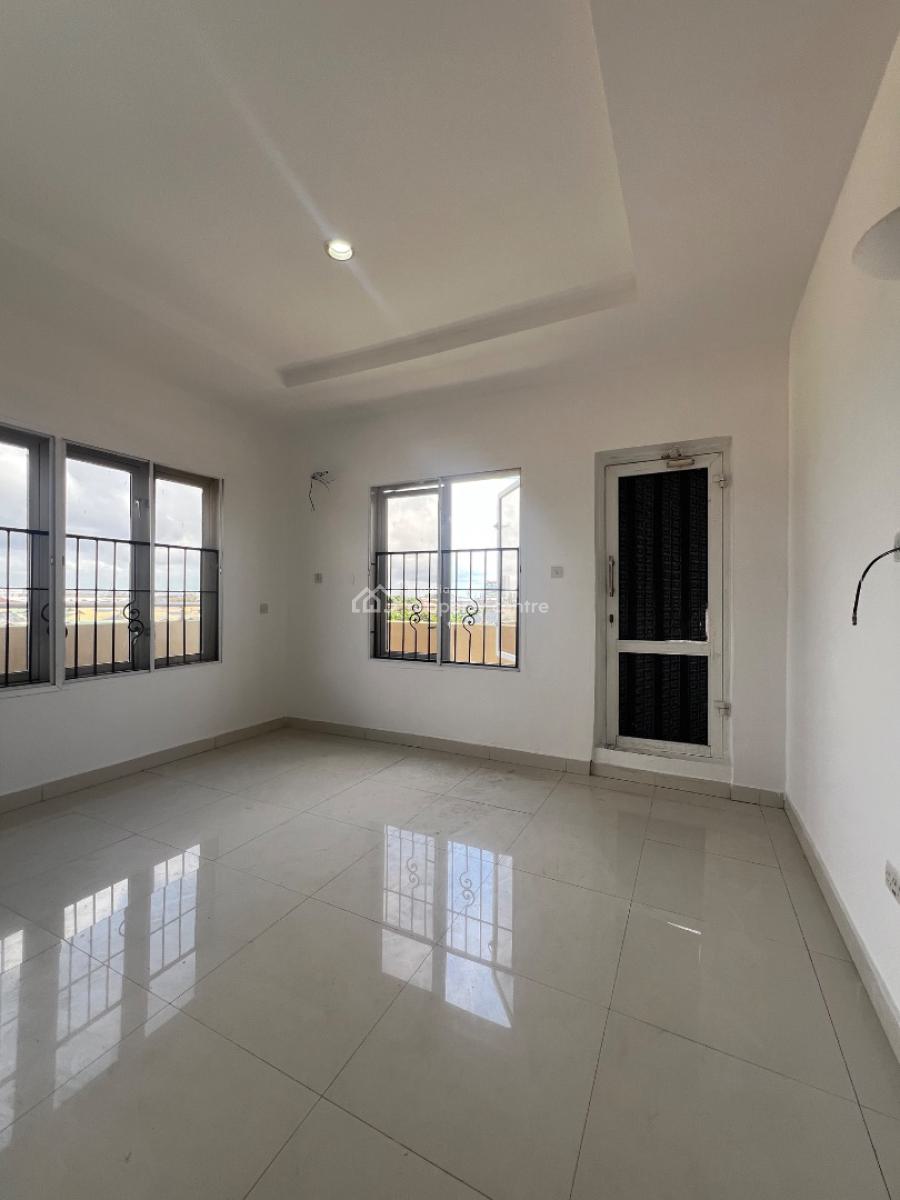 Well Built 3 Bedroom Apartment with Bq, Lekki Phase 1, Lekki, Lagos, Flat / Apartment for Rent