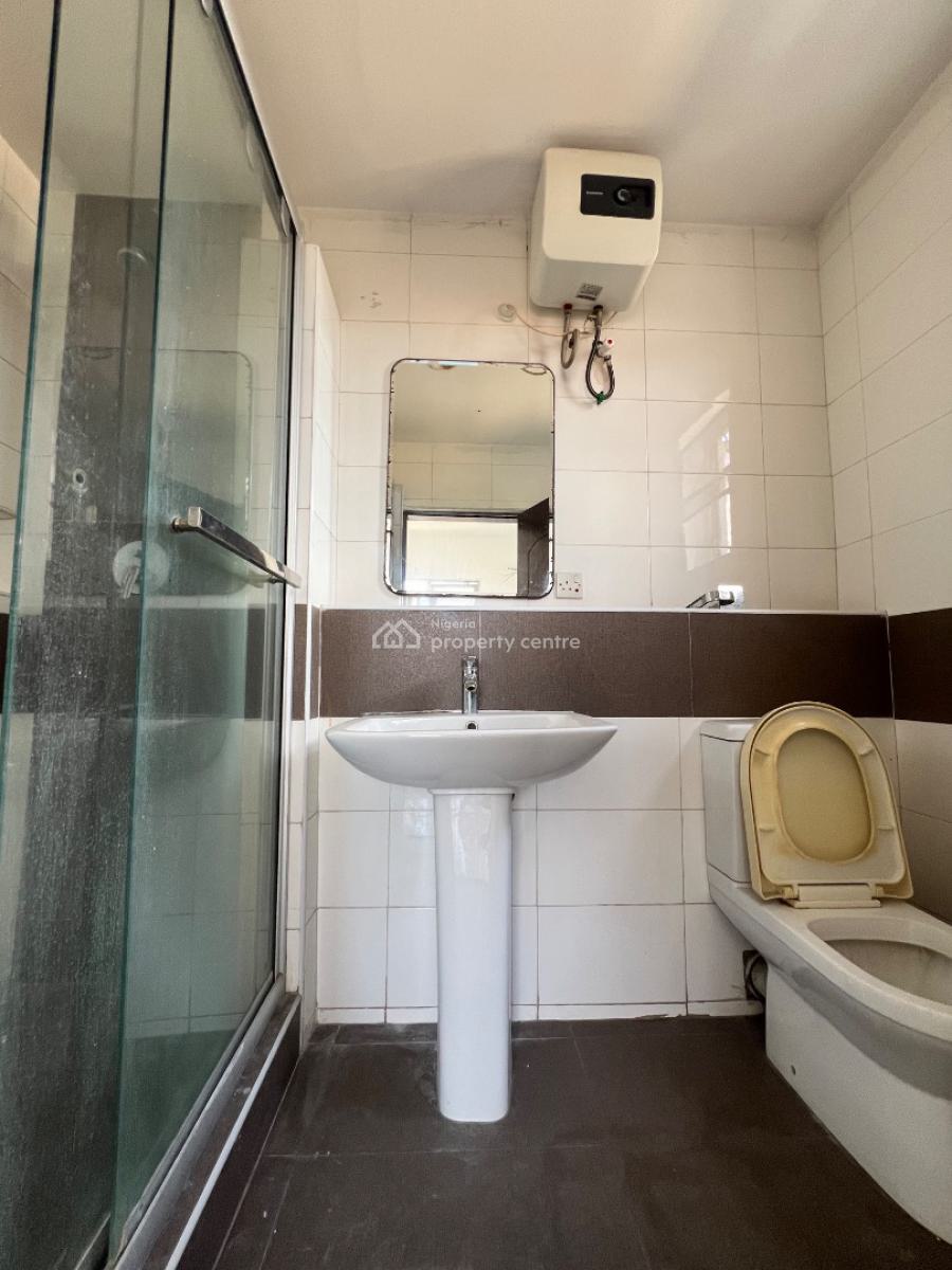 Well Built 3 Bedroom Apartment with Bq, Lekki Phase 1, Lekki, Lagos, Flat / Apartment for Rent