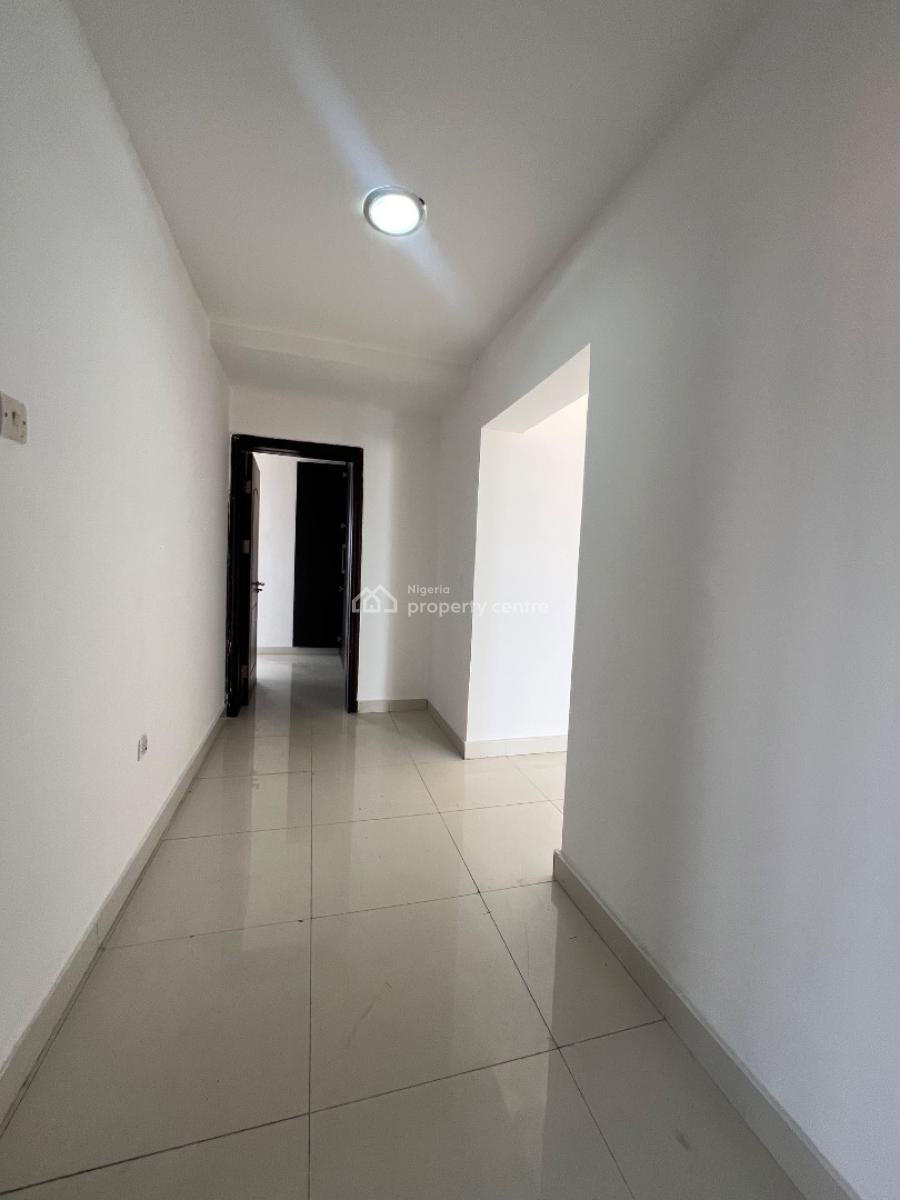 Well Built 3 Bedroom Apartment with Bq, Lekki Phase 1, Lekki, Lagos, Flat / Apartment for Rent