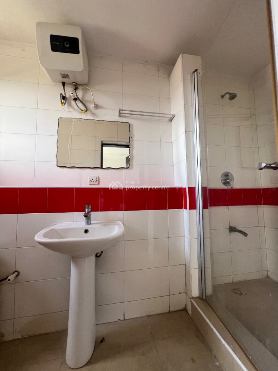 Well Built 3 Bedroom Apartment with Bq, Lekki Phase 1, Lekki, Lagos, Flat / Apartment for Rent