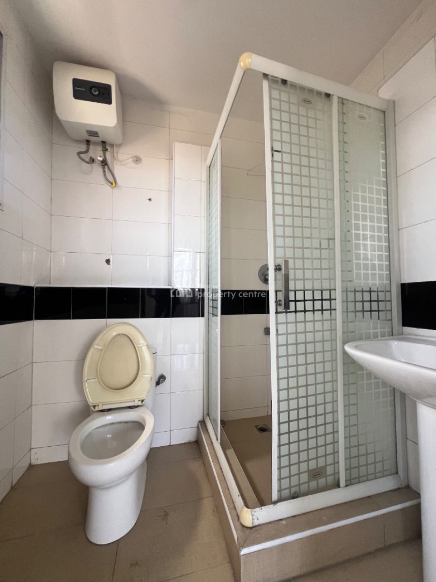 Well Built 3 Bedroom Apartment with Bq, Lekki Phase 1, Lekki, Lagos, Flat / Apartment for Rent
