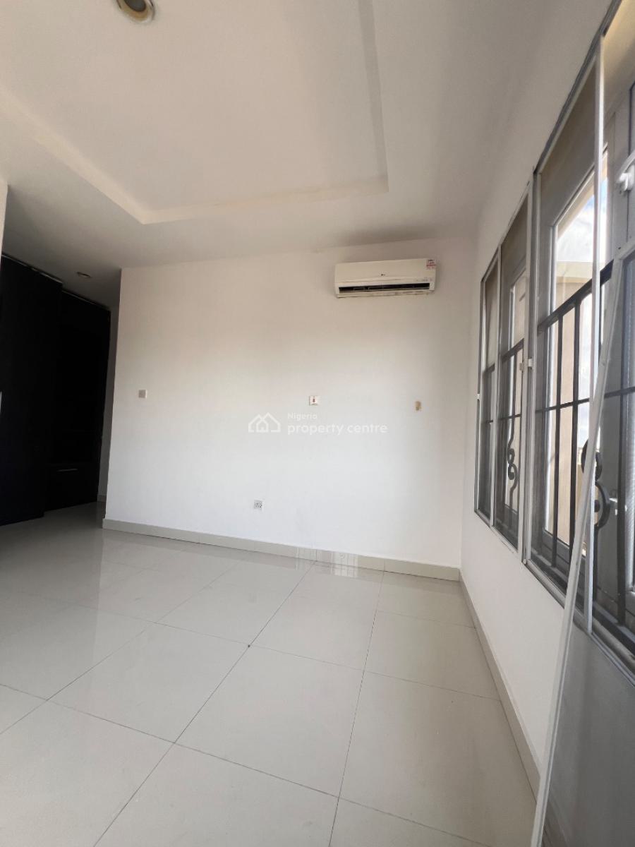 Well Built 3 Bedroom Apartment with Bq, Lekki Phase 1, Lekki, Lagos, Flat / Apartment for Rent