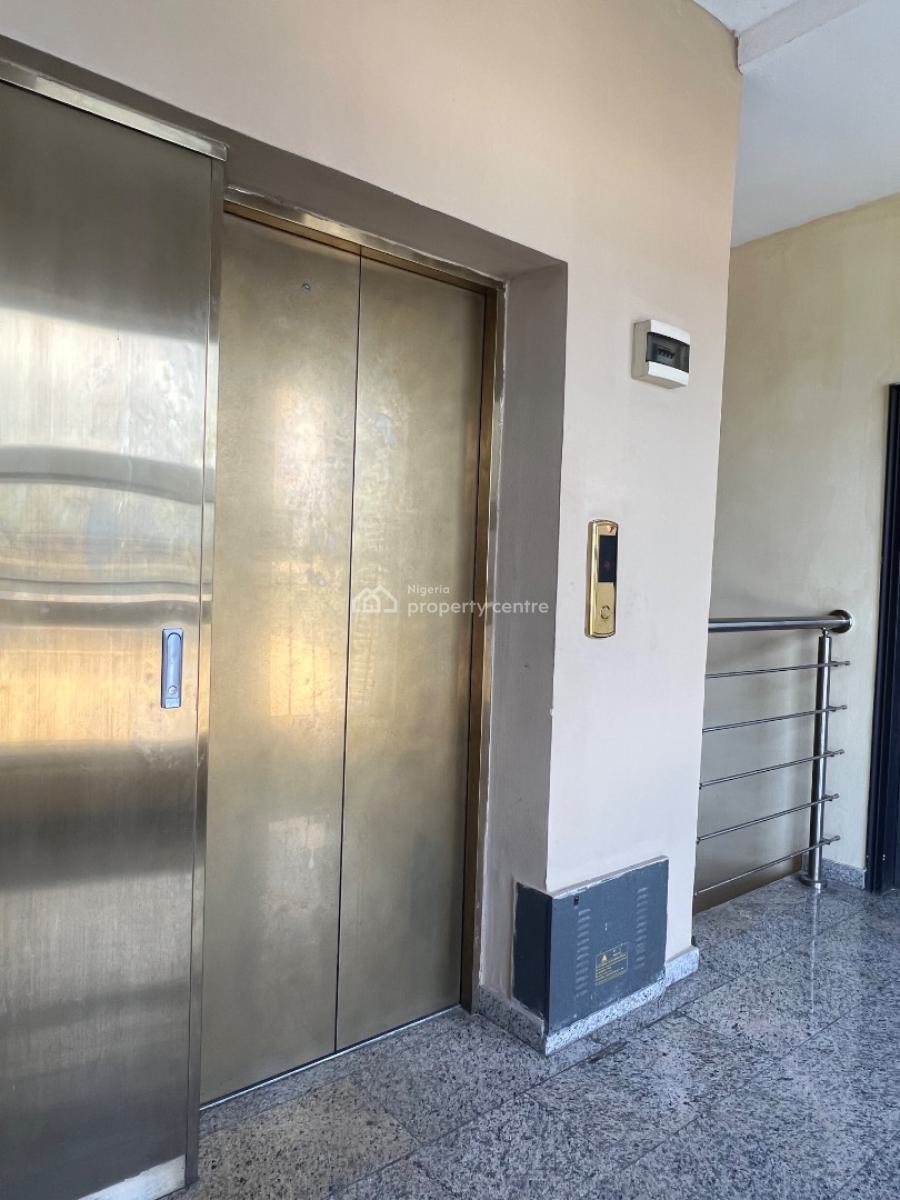 Well Built 3 Bedroom Apartment with Bq, Lekki Phase 1, Lekki, Lagos, Flat / Apartment for Rent