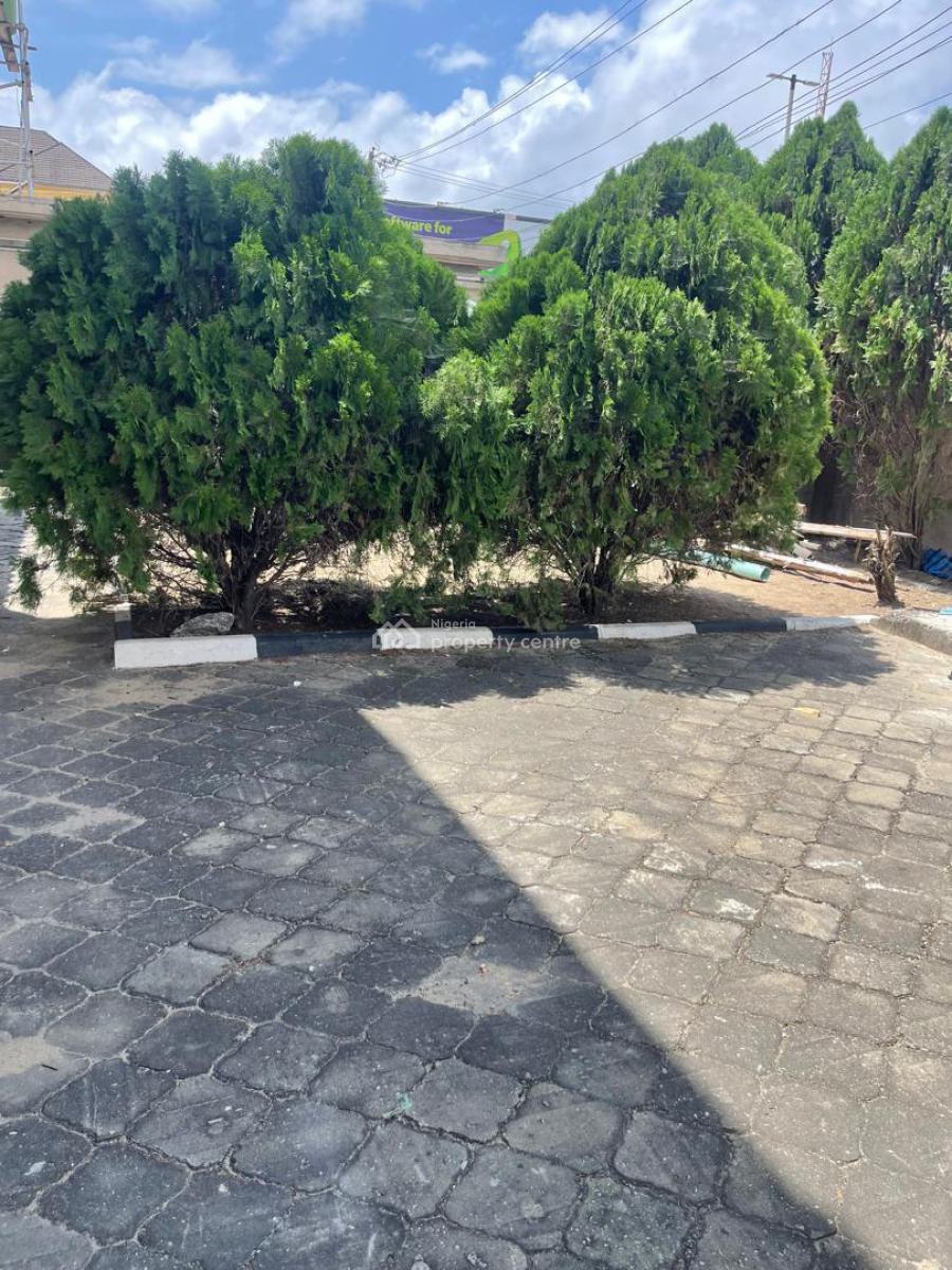 4-bedroom Semi-detached Duplex with Bq, Lekki Phase 1, Lekki, Lagos, Semi-detached Duplex for Rent