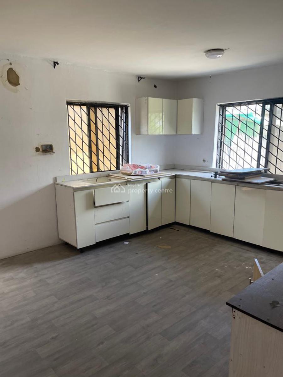4-bedroom Semi-detached Duplex with Bq, Lekki Phase 1, Lekki, Lagos, Semi-detached Duplex for Rent