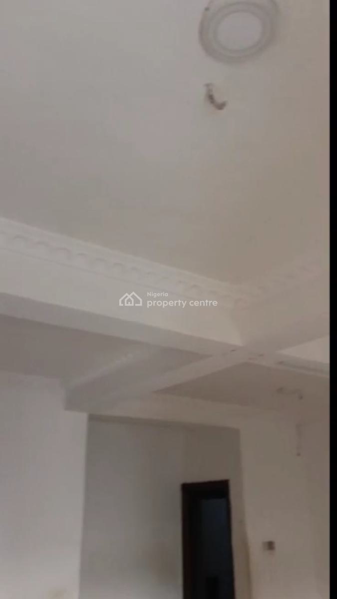 Urgent Letting Urgent Letting  a Standard 3 Bedroom Flat at Fakoya Are, Egbeda, Alimosho, Lagos, Flat / Apartment for Rent