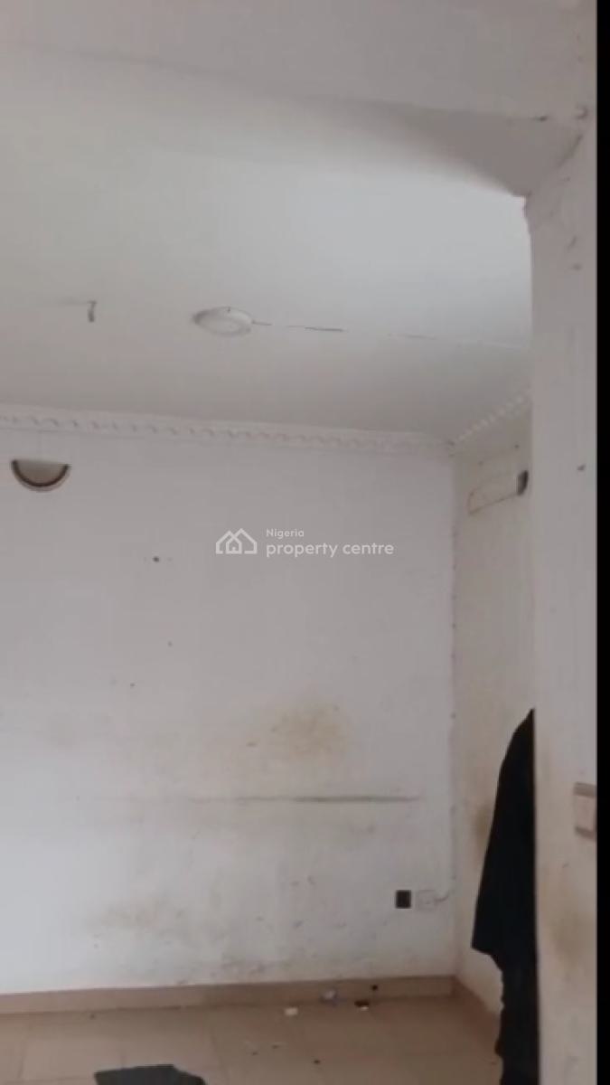 Urgent Letting Urgent Letting  a Standard 3 Bedroom Flat at Fakoya Are, Egbeda, Alimosho, Lagos, Flat / Apartment for Rent