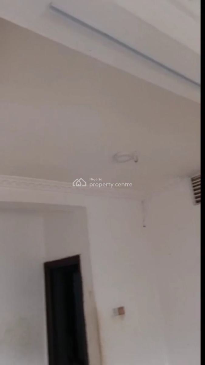 Urgent Letting Urgent Letting  a Standard 3 Bedroom Flat at Fakoya Are, Egbeda, Alimosho, Lagos, Flat / Apartment for Rent
