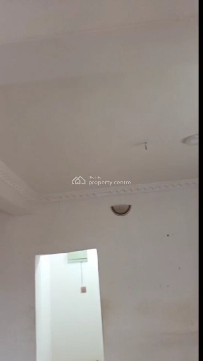 Urgent Letting Urgent Letting  a Standard 3 Bedroom Flat at Fakoya Are, Egbeda, Alimosho, Lagos, Flat / Apartment for Rent