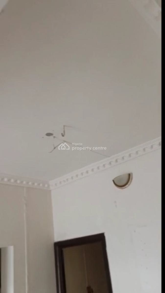 Urgent Letting Urgent Letting  a Standard 3 Bedroom Flat at Fakoya Are, Egbeda, Alimosho, Lagos, Flat / Apartment for Rent