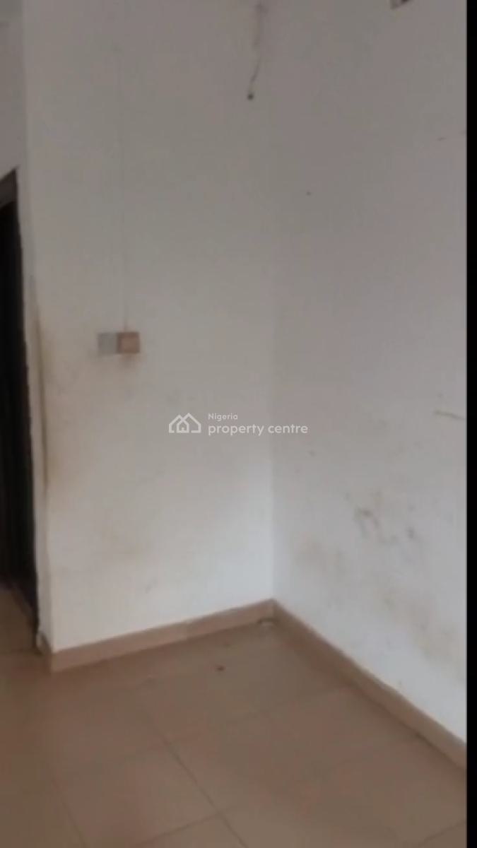 Urgent Letting Urgent Letting  a Standard 3 Bedroom Flat at Fakoya Are, Egbeda, Alimosho, Lagos, Flat / Apartment for Rent