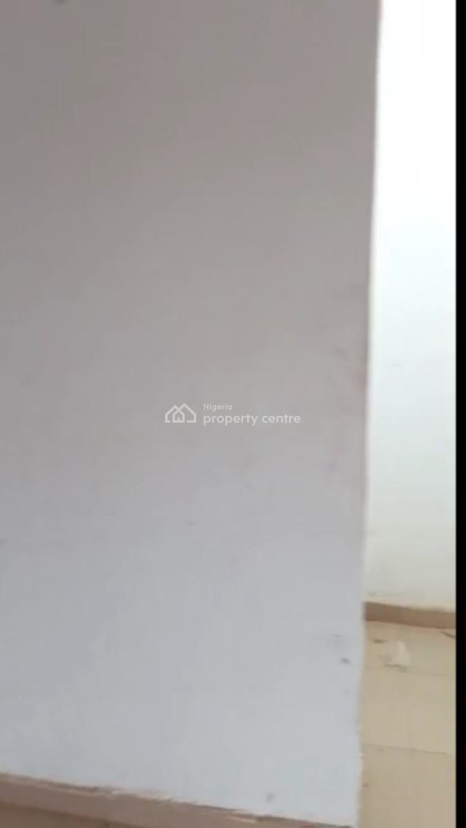 Urgent Letting Urgent Letting  a Standard 3 Bedroom Flat at Fakoya Are, Egbeda, Alimosho, Lagos, Flat / Apartment for Rent