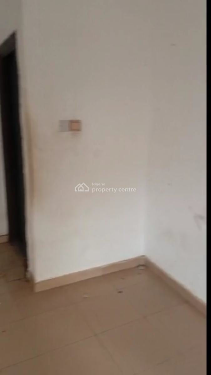 Urgent Letting Urgent Letting  a Standard 3 Bedroom Flat at Fakoya Are, Egbeda, Alimosho, Lagos, Flat / Apartment for Rent