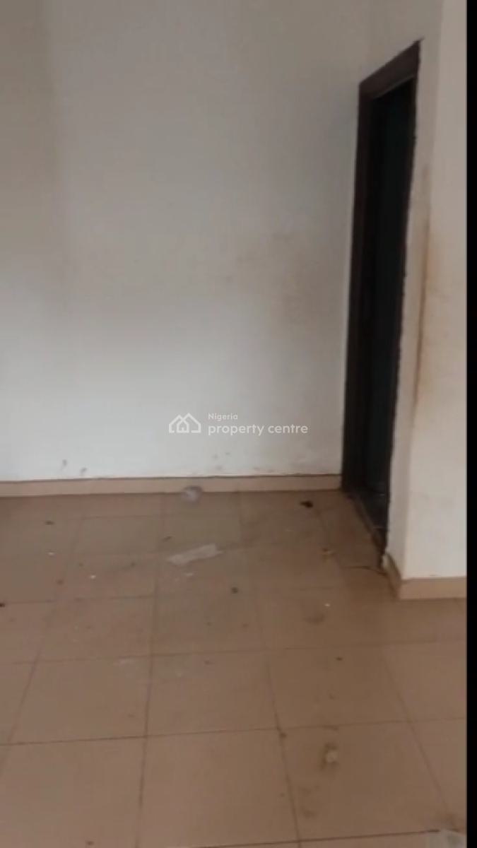 Urgent Letting Urgent Letting  a Standard 3 Bedroom Flat at Fakoya Are, Egbeda, Alimosho, Lagos, Flat / Apartment for Rent