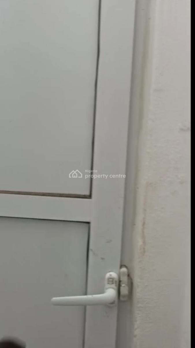 Urgent Letting Urgent Letting  a Standard 3 Bedroom Flat at Fakoya Are, Egbeda, Alimosho, Lagos, Flat / Apartment for Rent