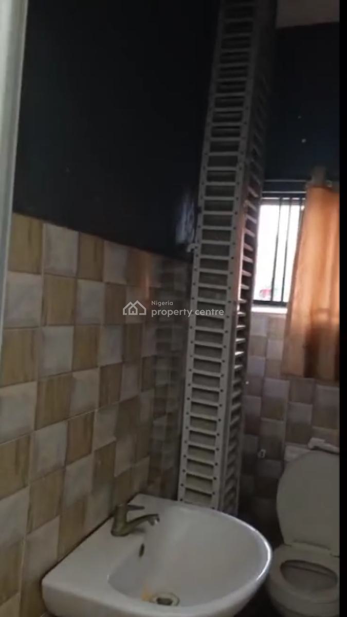 Urgent Letting Urgent Letting  a Standard 3 Bedroom Flat at Fakoya Are, Egbeda, Alimosho, Lagos, Flat / Apartment for Rent