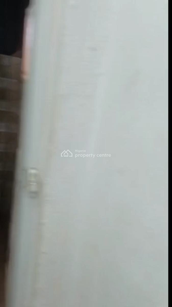 Urgent Letting Urgent Letting  a Standard 3 Bedroom Flat at Fakoya Are, Egbeda, Alimosho, Lagos, Flat / Apartment for Rent