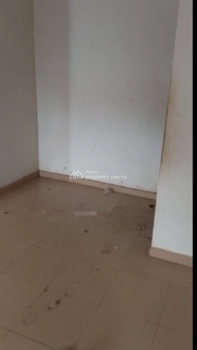 Urgent Letting Urgent Letting  a Standard 3 Bedroom Flat at Fakoya Are, Egbeda, Alimosho, Lagos, Flat / Apartment for Rent