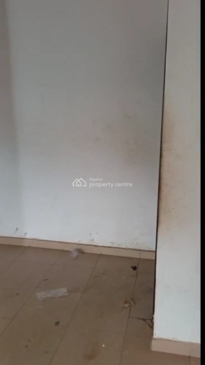 Urgent Letting Urgent Letting  a Standard 3 Bedroom Flat at Fakoya Are, Egbeda, Alimosho, Lagos, Flat / Apartment for Rent