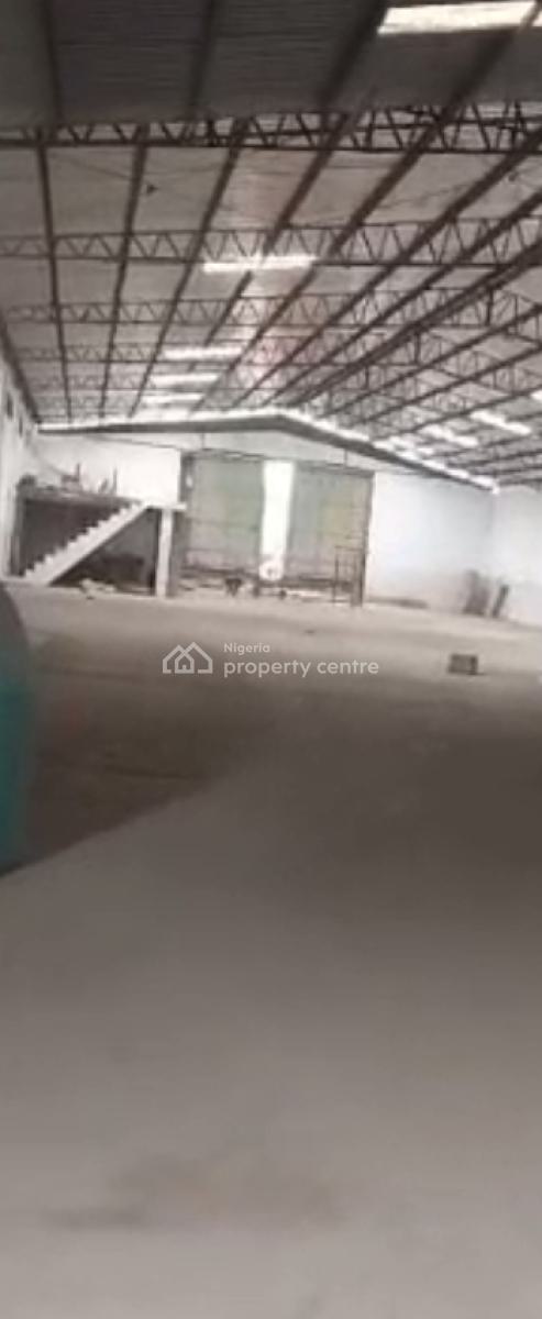 a Warehouse of 1,000 Square  Feet, Oshodi  Apapa  Expressway, Ilasamaja, Mushin, Lagos, Warehouse for Rent