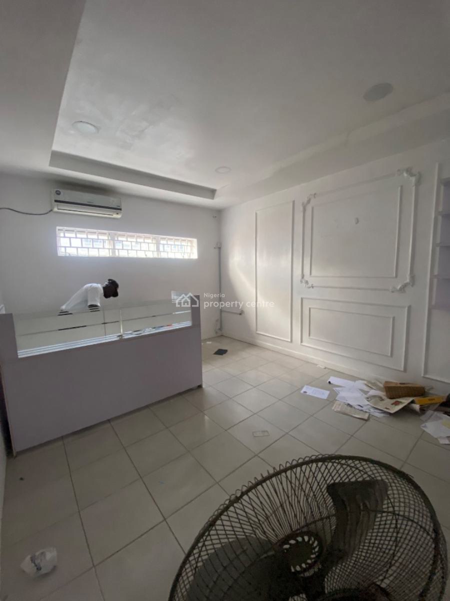 Shop in a High Commercial Busy Location, in a High Commercial Busy Location, Lekki Phase 1, Lekki, Lagos, Shop for Rent