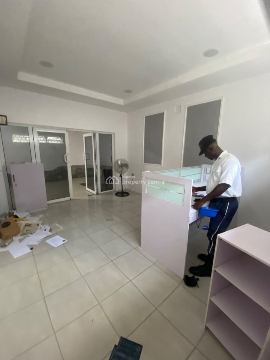 Shop in a High Commercial Busy Location, in a High Commercial Busy Location, Lekki Phase 1, Lekki, Lagos, Shop for Rent