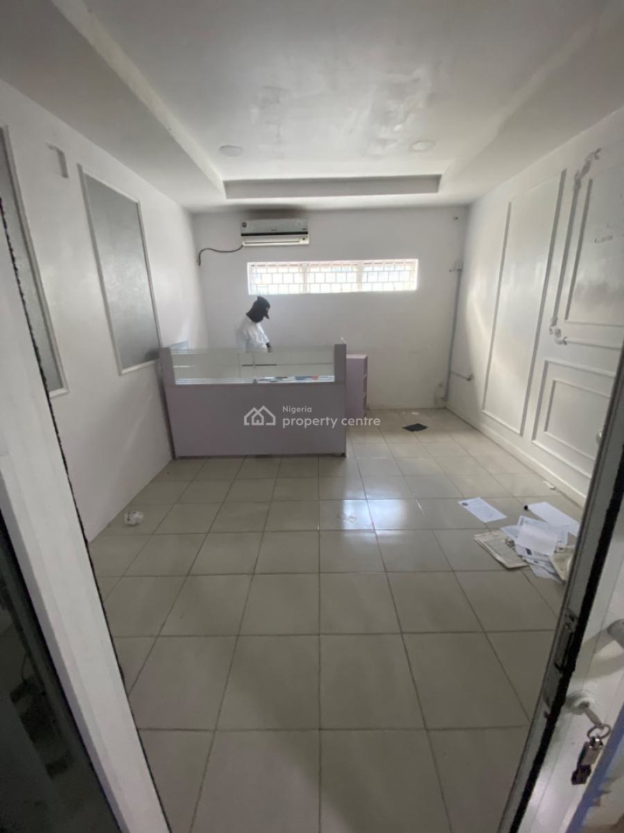 Shop in a High Commercial Busy Location, in a High Commercial Busy Location, Lekki Phase 1, Lekki, Lagos, Shop for Rent