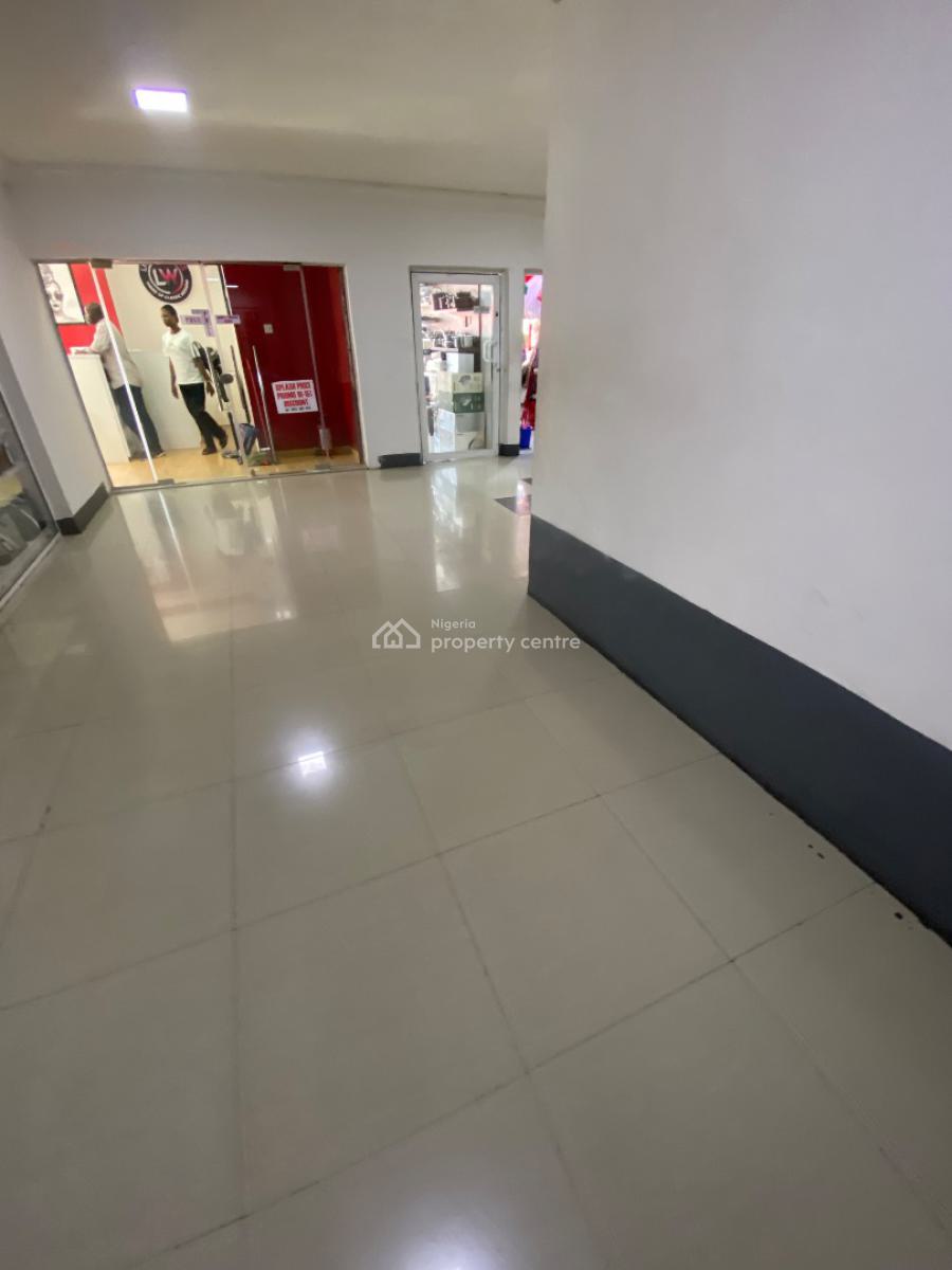 Shop in a High Commercial Busy Location, in a High Commercial Busy Location, Lekki Phase 1, Lekki, Lagos, Shop for Rent