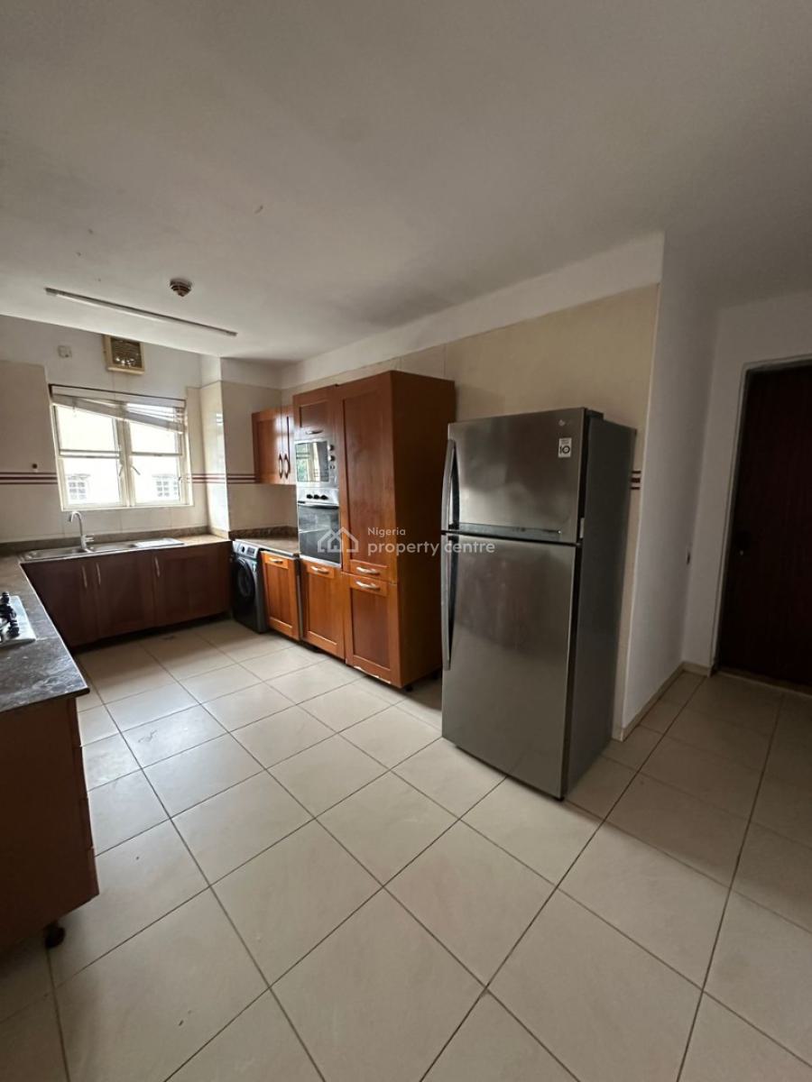 Well Maintained Spacious 3 Bedroom Apartment on The 2nd Floor, Ikoyi, Lagos, Flat / Apartment for Rent