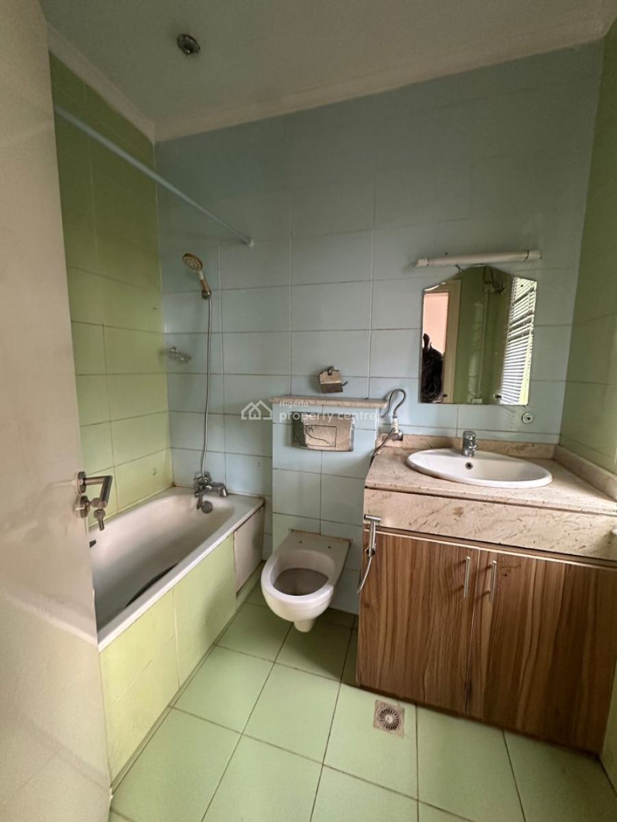 Well Maintained Spacious 3 Bedroom Apartment on The 2nd Floor, Ikoyi, Lagos, Flat / Apartment for Rent