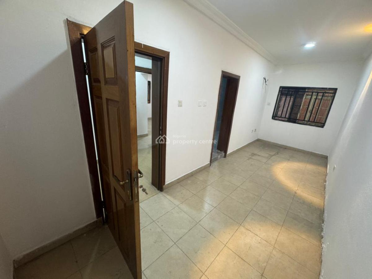 Spacious 3 Bedroom Apartment, Off Admiralty, Lekki Phase 1, Lekki, Lagos, Flat / Apartment for Rent