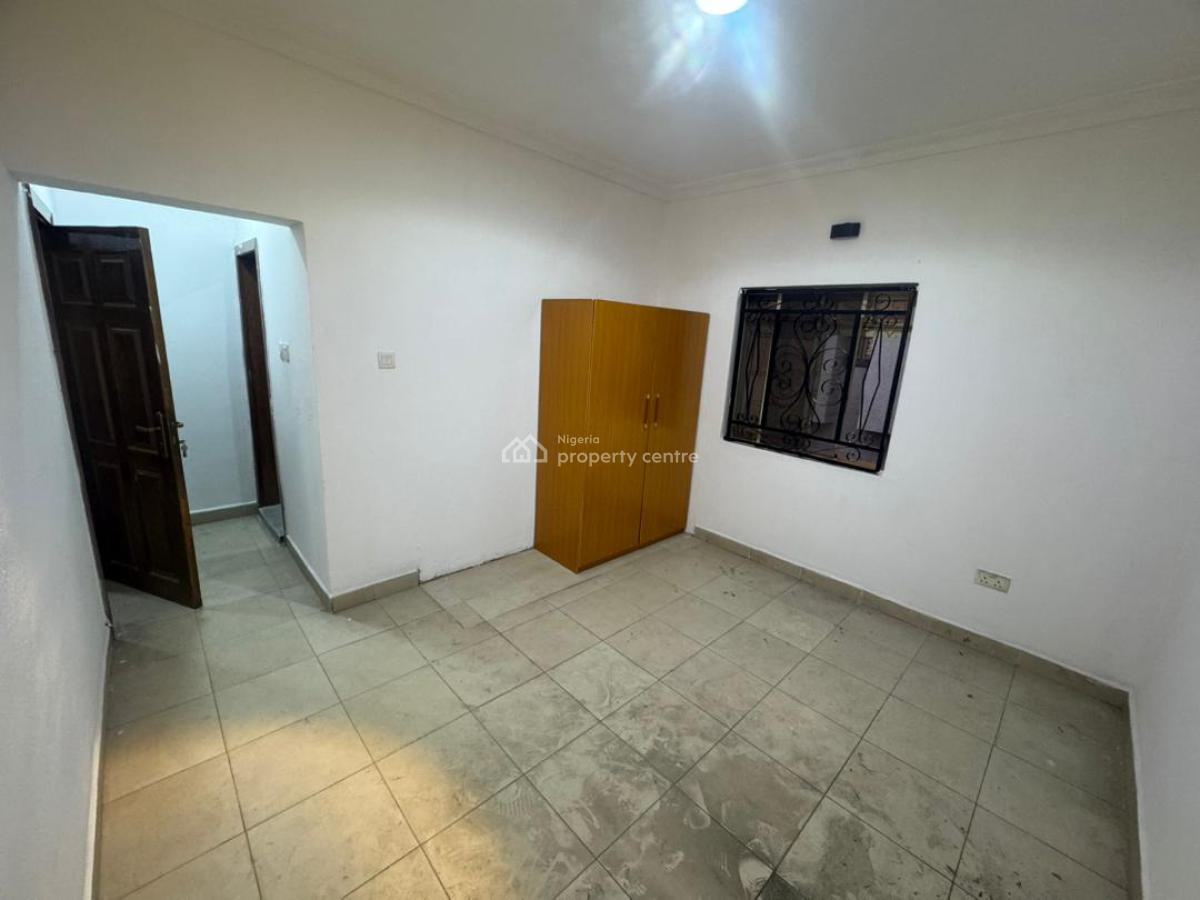 Spacious 3 Bedroom Apartment, Off Admiralty, Lekki Phase 1, Lekki, Lagos, Flat / Apartment for Rent