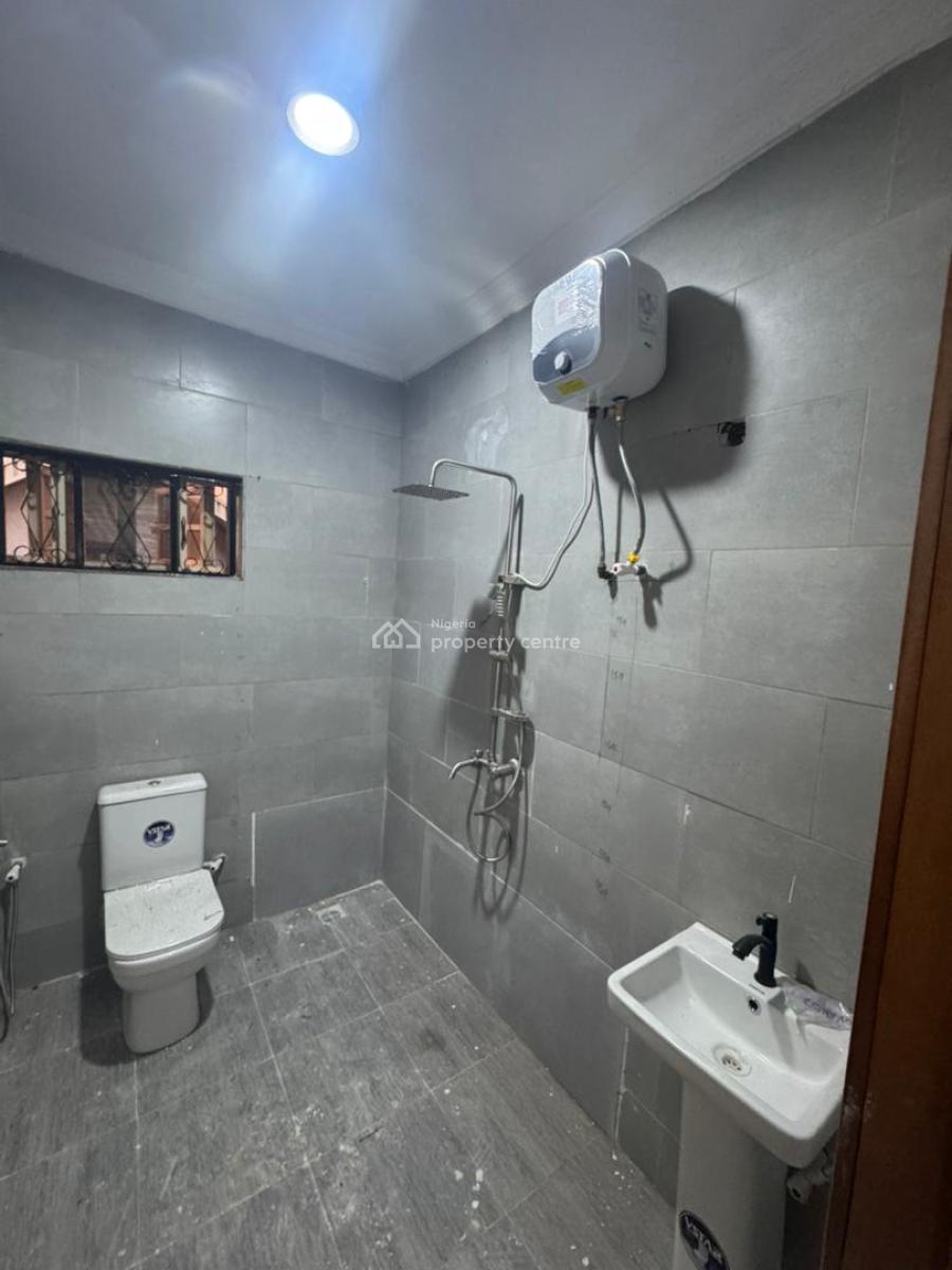 Spacious 3 Bedroom Apartment, Off Admiralty, Lekki Phase 1, Lekki, Lagos, Flat / Apartment for Rent
