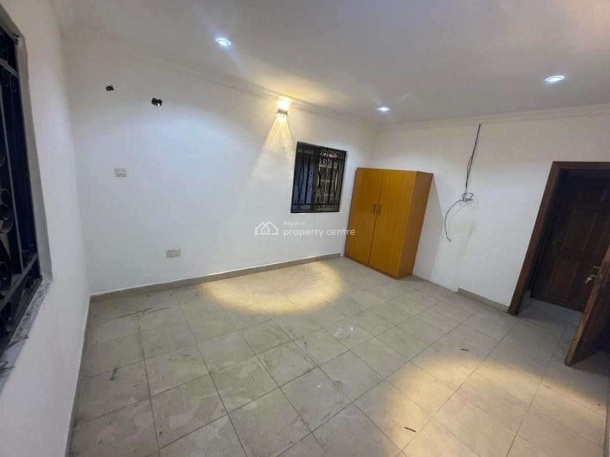 Spacious 3 Bedroom Apartment, Off Admiralty, Lekki Phase 1, Lekki, Lagos, Flat / Apartment for Rent