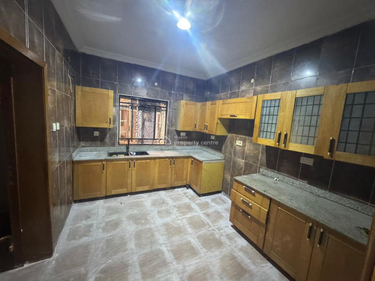 Spacious 3 Bedroom Apartment, Off Admiralty, Lekki Phase 1, Lekki, Lagos, Flat / Apartment for Rent