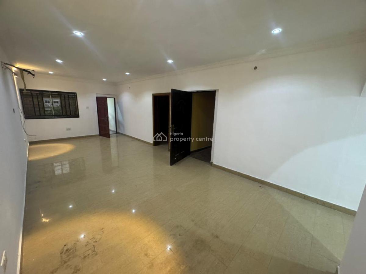 Spacious 3 Bedroom Apartment, Off Admiralty, Lekki Phase 1, Lekki, Lagos, Flat / Apartment for Rent