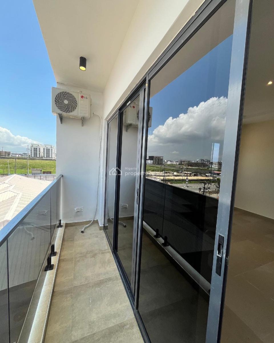 Lovely 3 Bedroom Apartment with Bq, Lekki Phase 1, Lekki, Lagos, Block of Flats for Sale