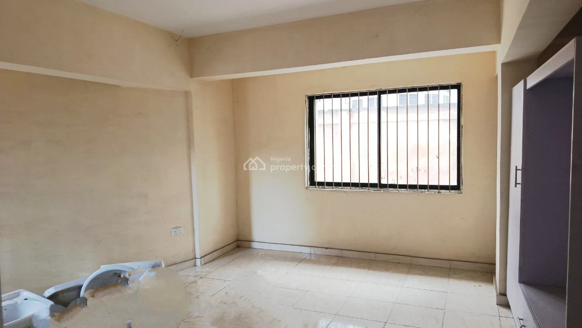 Renovated Spacious 4 Bedroom Flat, Off Obafemi Awolowo Way, Ikeja, Lagos, Flat / Apartment for Rent