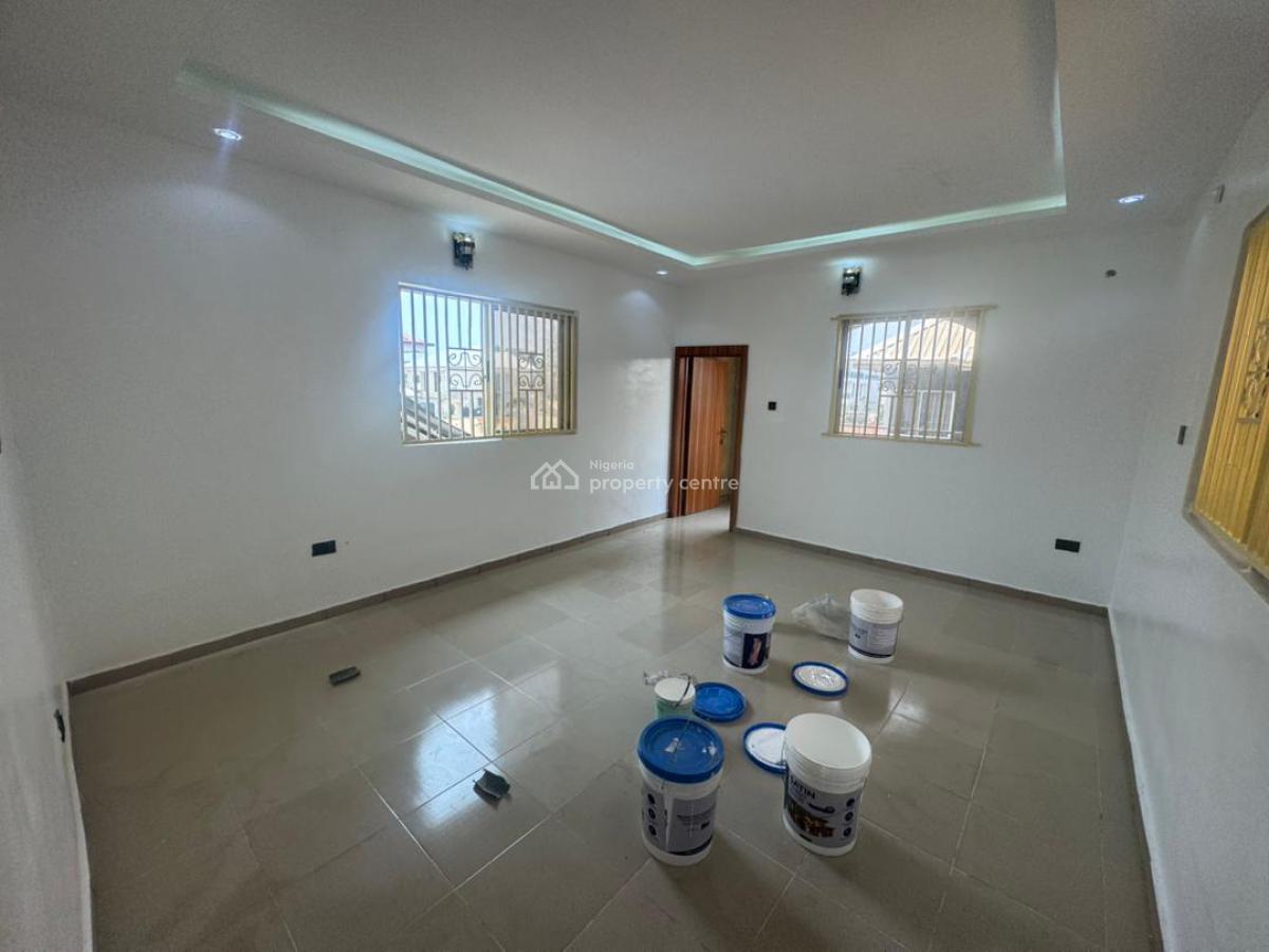Spacious and Very Neat 3 Bedroom Flat with a Room Bq, Lekki Phase 1, Lekki, Lagos, Flat / Apartment for Rent