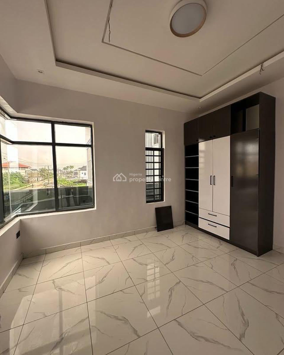 Distress 2bedroom Apartment, Lekki Scheme 2, Ajah, Lagos, Flat / Apartment for Sale