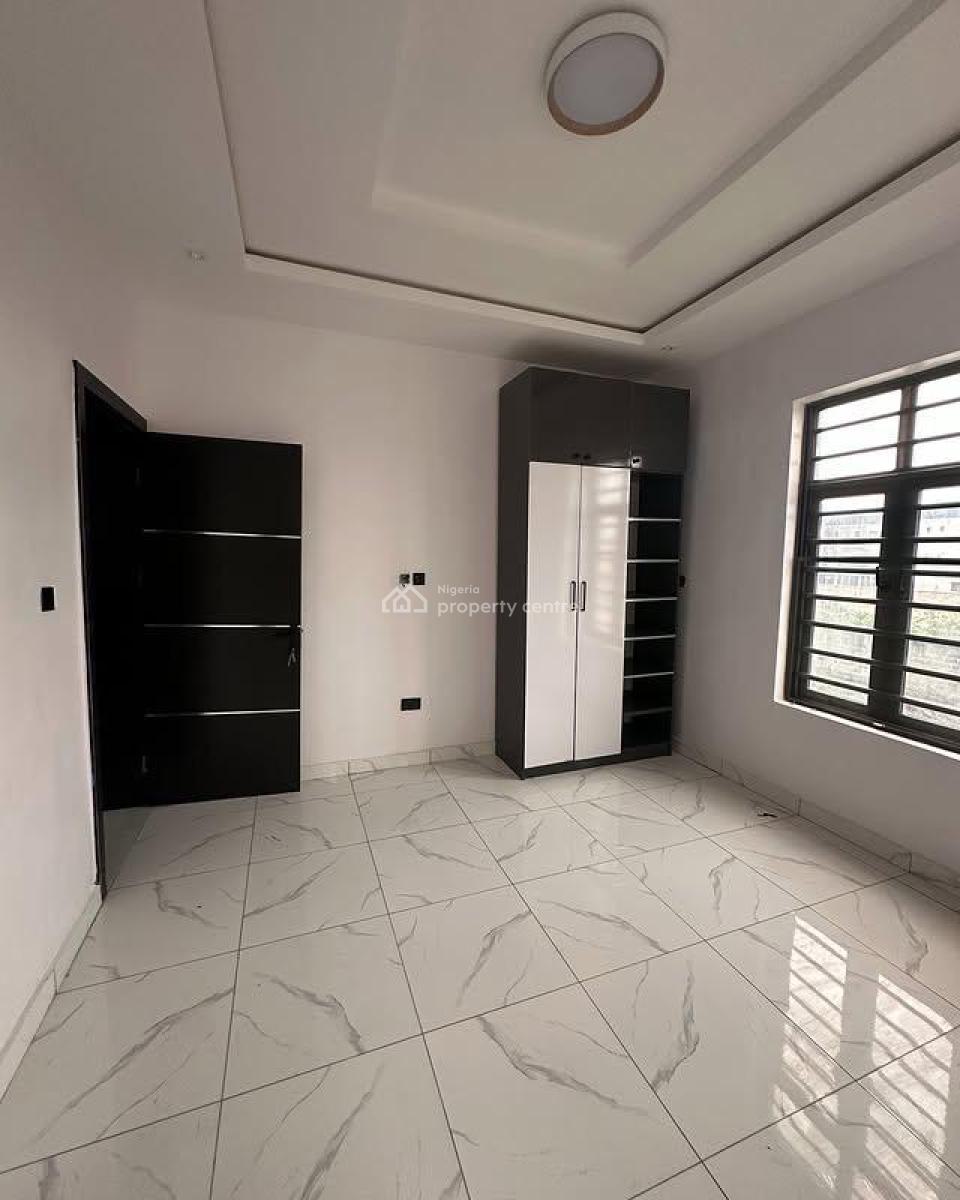 Distress 2bedroom Apartment, Lekki Scheme 2, Ajah, Lagos, Flat / Apartment for Sale