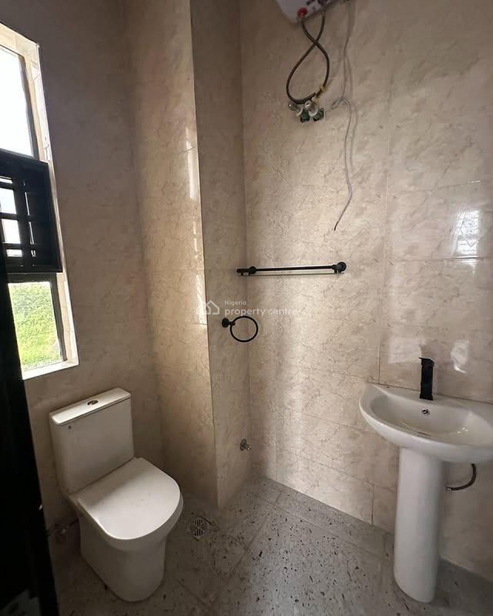 Distress 2bedroom Apartment, Lekki Scheme 2, Ajah, Lagos, Flat / Apartment for Sale