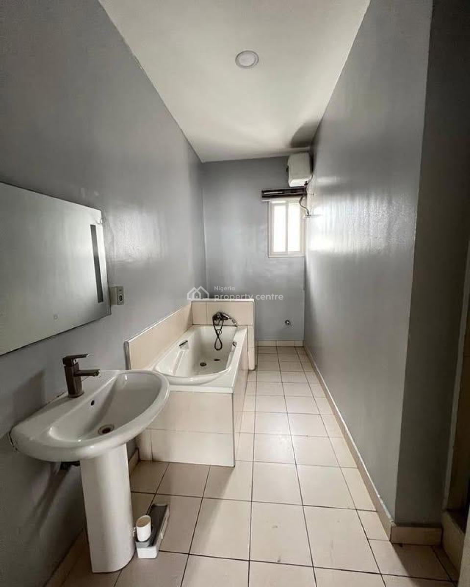 Distress 2bedroom Apartment, Lekki Scheme 2, Ajah, Lagos, Flat / Apartment for Sale