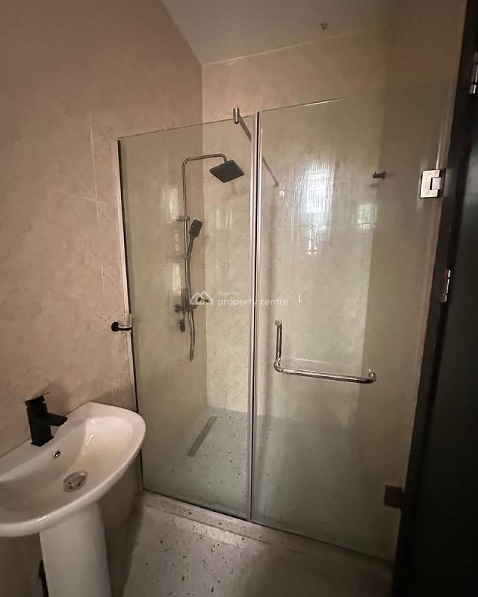 Distress 2bedroom Apartment, Lekki Scheme 2, Ajah, Lagos, Flat / Apartment for Sale