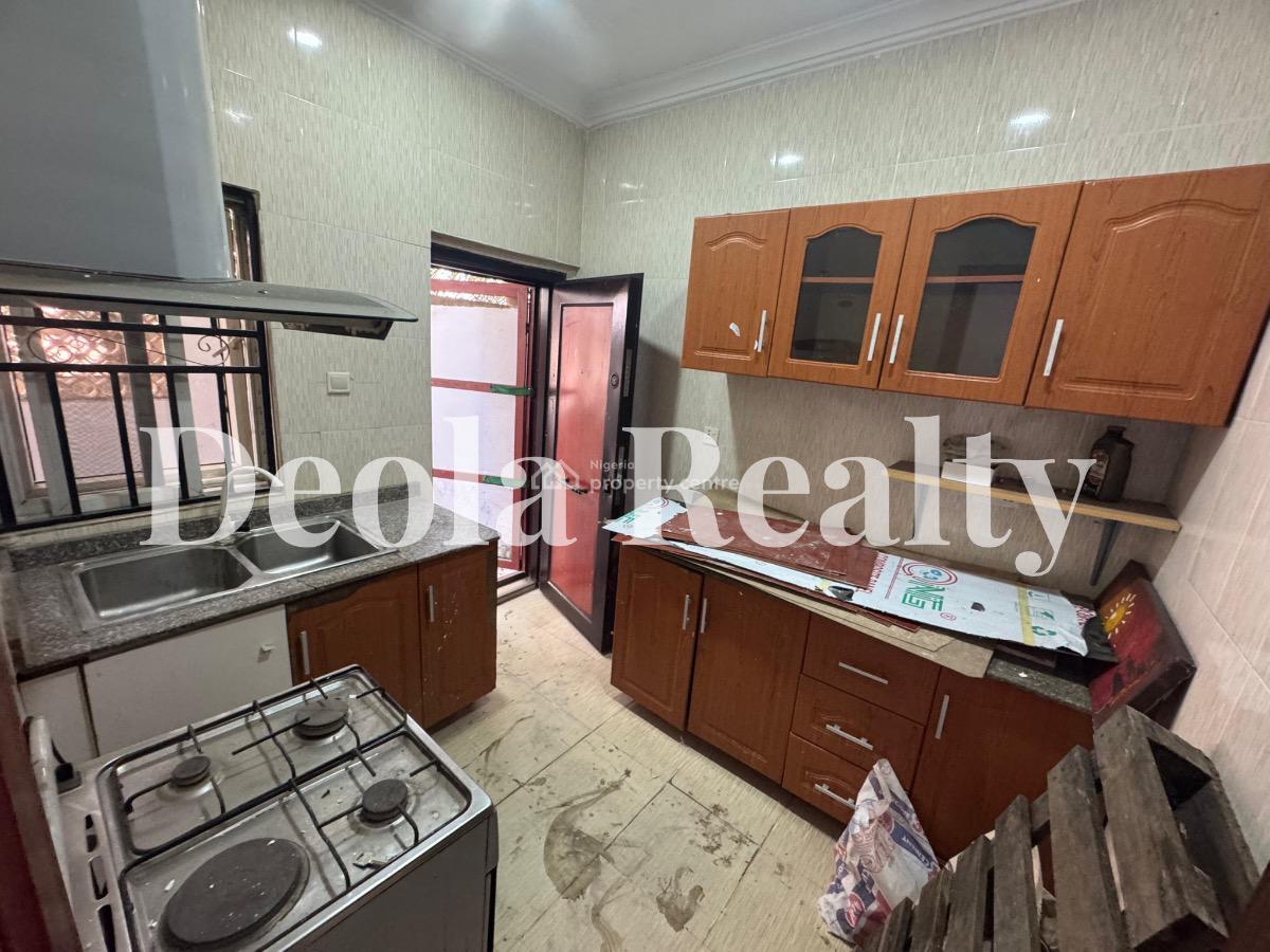a Well Maintained 3 Bedroom Terrace with Bq, Platinum Way, Ikate Elegushi, Lekki, Lagos, Terraced Duplex for Rent